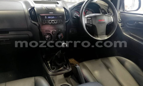 Comprar Usado Isuzu KB Branco Carro em Maputo em Maputo Comprar Usado Isuzu KB Branco Carro em Maputo em Maputo