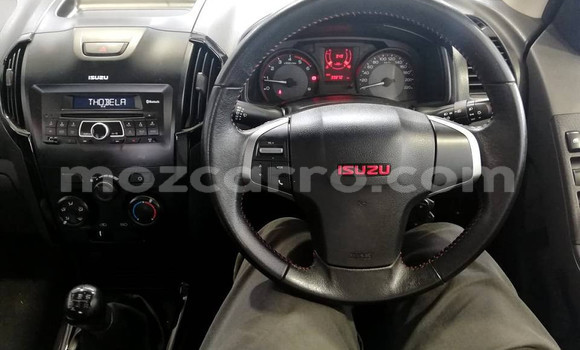 Comprar Usado Isuzu KB Branco Carro em Maputo em Maputo Comprar Usado Isuzu KB Branco Carro em Maputo em Maputo