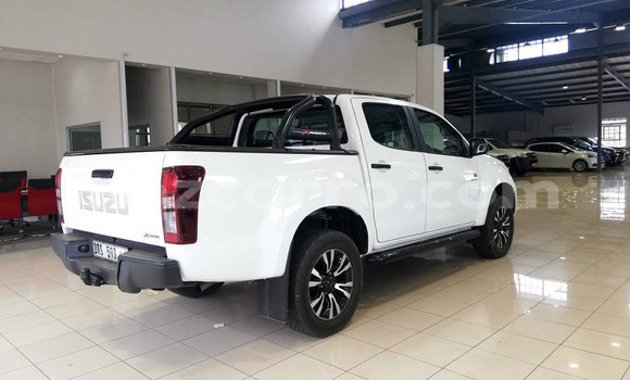 Comprar Usado Isuzu KB Branco Carro em Maputo em Maputo Comprar Usado Isuzu KB Branco Carro em Maputo em Maputo