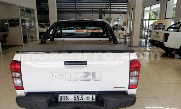 Comprar Usado Isuzu KB Branco Carro em Maputo em Maputo Comprar Usado Isuzu KB Branco Carro em Maputo em Maputo