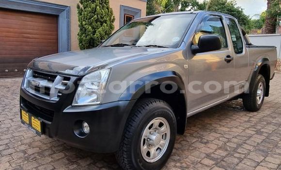 Nunua Ilio tumika Isuzu KB Fedha Gari ndani ya Maputo nchini Maputo Nunua Ilio tumika Isuzu KB Fedha Gari ndani ya Maputo nchini Maputo