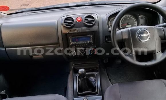 Nunua Ilio tumika Isuzu KB Fedha Gari ndani ya Maputo nchini Maputo Nunua Ilio tumika Isuzu KB Fedha Gari ndani ya Maputo nchini Maputo