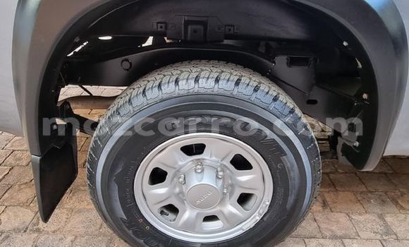 Nunua Ilio tumika Isuzu KB Fedha Gari ndani ya Maputo nchini Maputo Nunua Ilio tumika Isuzu KB Fedha Gari ndani ya Maputo nchini Maputo