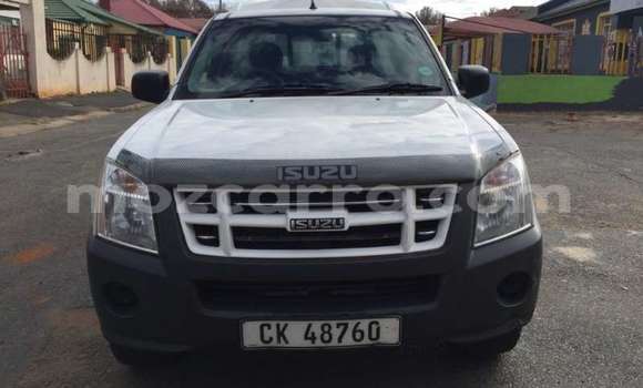 Comprar Usado Isuzu KB Branco Carro em Maputo em Maputo Comprar Usado Isuzu KB Branco Carro em Maputo em Maputo