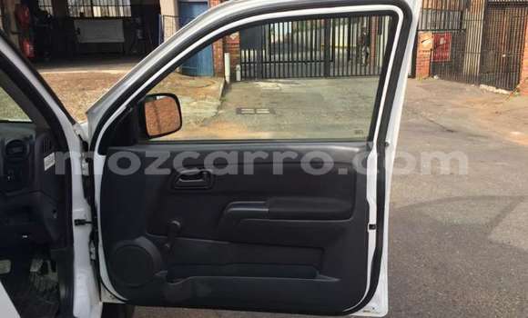 Comprar Usado Isuzu KB Branco Carro em Maputo em Maputo Comprar Usado Isuzu KB Branco Carro em Maputo em Maputo