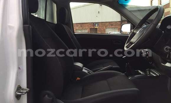 Comprar Usado Isuzu KB Branco Carro em Maputo em Maputo Comprar Usado Isuzu KB Branco Carro em Maputo em Maputo