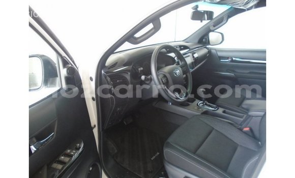 Comprar Importar Toyota Hilux Branco Carro em Import - Dubai em Cabo Delgado Comprar Importar Toyota Hilux Branco Carro em Import - Dubai em Cabo Delgado