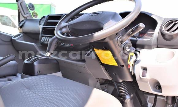 Buy Used Hino 300 Series White Truck in Manica in Manica Buy Used Hino 300 Series White Truck in Manica in Manica