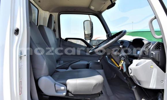 Buy Used Hino 300 Series White Truck in Manica in Manica Buy Used Hino 300 Series White Truck in Manica in Manica