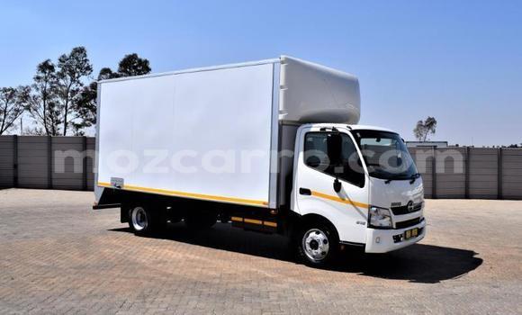 Buy Used Hino 300 Series White Truck in Manica in Manica Buy Used Hino 300 Series White Truck in Manica in Manica