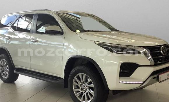 Comprar Usado Toyota Fortuner Branco Carro em Xai-Xai em Gaza