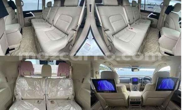 Buy Import Toyota Land Cruiser White Car in Inhambane in Inhambane Buy Import Toyota Land Cruiser White Car in Inhambane in Inhambane