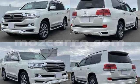 Buy Import Toyota Land Cruiser White Car in Inhambane in Inhambane Buy Import Toyota Land Cruiser White Car in Inhambane in Inhambane