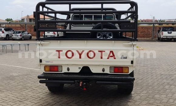 Nunua Ilio tumika Toyota Land Cruiser Nyeupe Gari ndani ya Maputo nchini Maputo Nunua Ilio tumika Toyota Land Cruiser Nyeupe Gari ndani ya Maputo nchini Maputo