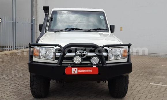 Nunua Ilio tumika Toyota Land Cruiser Nyeupe Gari ndani ya Maputo nchini Maputo Nunua Ilio tumika Toyota Land Cruiser Nyeupe Gari ndani ya Maputo nchini Maputo
