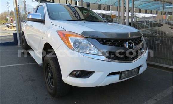 Comprar Usado Mazda BT-50 Branco Carro em Maputo em Maputo