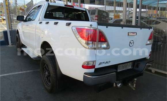 Comprar Usado Mazda BT-50 Branco Carro em Maputo em Maputo Comprar Usado Mazda BT-50 Branco Carro em Maputo em Maputo