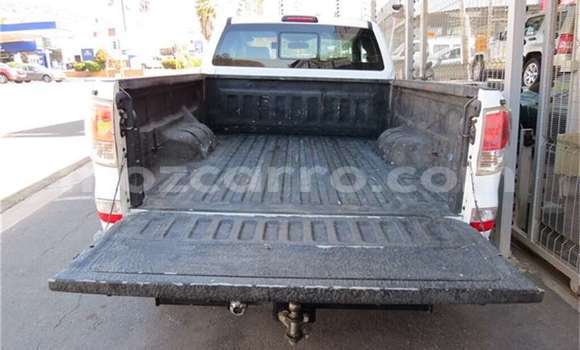 Comprar Usado Mazda BT-50 Branco Carro em Maputo em Maputo Comprar Usado Mazda BT-50 Branco Carro em Maputo em Maputo
