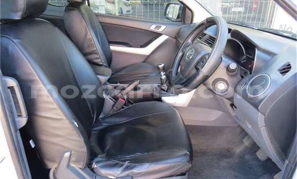 Comprar Usado Mazda BT-50 Branco Carro em Maputo em Maputo Comprar Usado Mazda BT-50 Branco Carro em Maputo em Maputo
