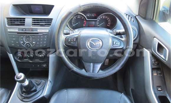 Comprar Usado Mazda BT-50 Branco Carro em Maputo em Maputo Comprar Usado Mazda BT-50 Branco Carro em Maputo em Maputo