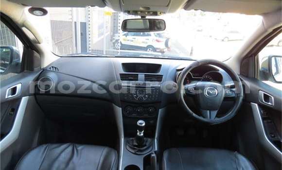 Comprar Usado Mazda BT-50 Branco Carro em Maputo em Maputo Comprar Usado Mazda BT-50 Branco Carro em Maputo em Maputo