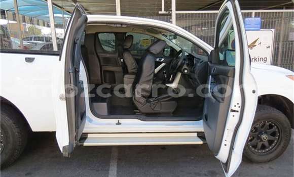 Comprar Usado Mazda BT-50 Branco Carro em Maputo em Maputo Comprar Usado Mazda BT-50 Branco Carro em Maputo em Maputo