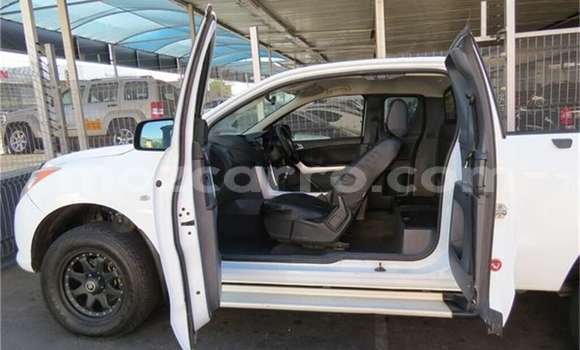 Comprar Usado Mazda BT-50 Branco Carro em Maputo em Maputo Comprar Usado Mazda BT-50 Branco Carro em Maputo em Maputo