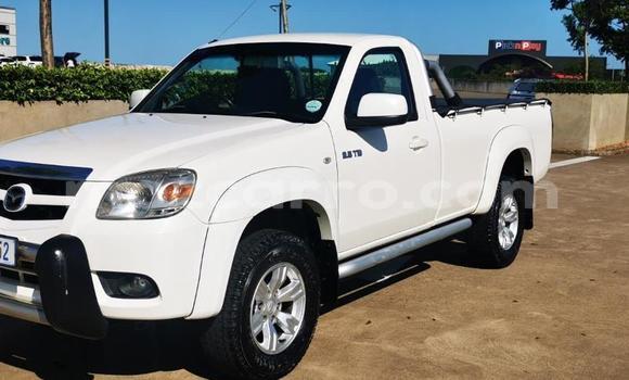 Nunua Ilio tumika Mazda BT-50 Nyeupe Gari ndani ya Maputo nchini Maputo