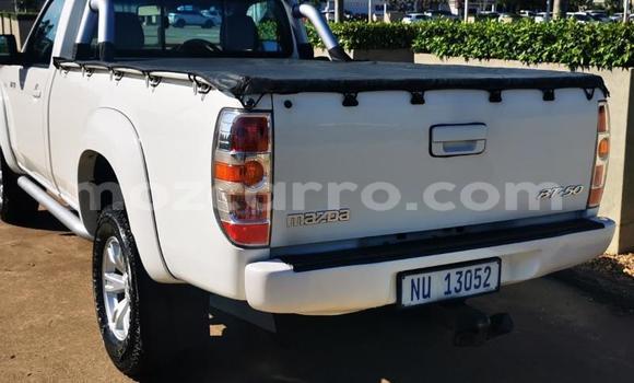 Comprar Usado Mazda BT-50 Branco Carro em Maputo em Maputo Comprar Usado Mazda BT-50 Branco Carro em Maputo em Maputo