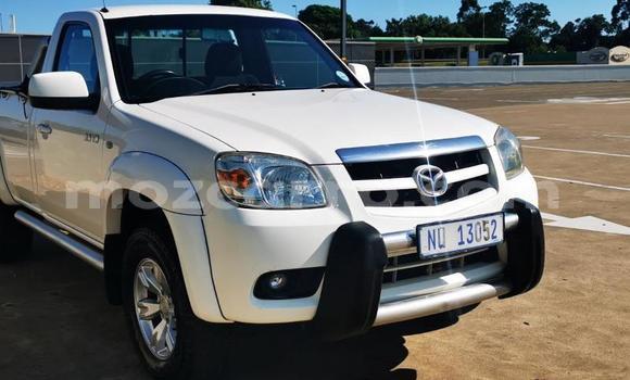 Comprar Usado Mazda BT-50 Branco Carro em Maputo em Maputo Comprar Usado Mazda BT-50 Branco Carro em Maputo em Maputo