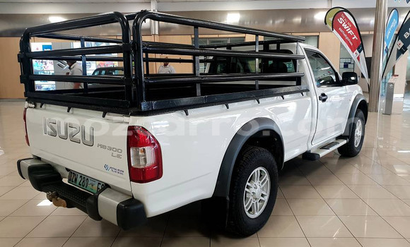 Nunua Ilio tumika Isuzu KB Nyeupe Gari ndani ya Maputo nchini Maputo Nunua Ilio tumika Isuzu KB Nyeupe Gari ndani ya Maputo nchini Maputo