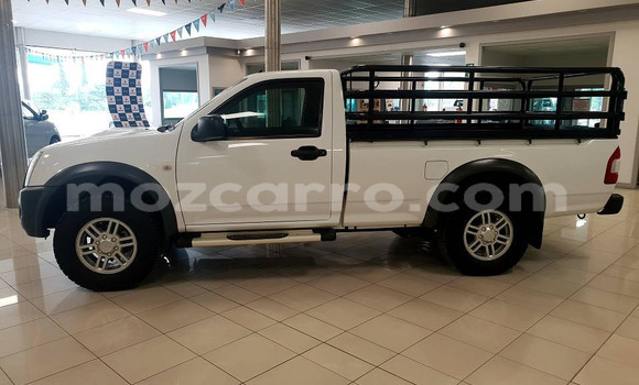 Nunua Ilio tumika Isuzu KB Nyeupe Gari ndani ya Maputo nchini Maputo Nunua Ilio tumika Isuzu KB Nyeupe Gari ndani ya Maputo nchini Maputo