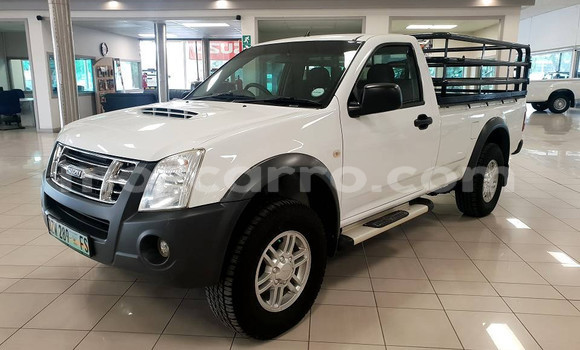 Nunua Ilio tumika Isuzu KB Nyeupe Gari ndani ya Maputo nchini Maputo Nunua Ilio tumika Isuzu KB Nyeupe Gari ndani ya Maputo nchini Maputo