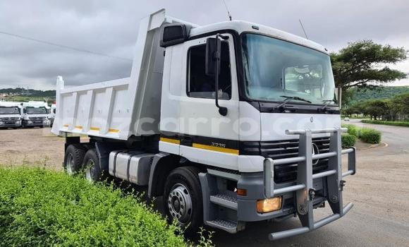 Tenga Tsaru Mercedes‒Benz 3331 Chena Rori in Maputo in Maputo Tenga Tsaru Mercedes‒Benz 3331 Chena Rori in Maputo in Maputo