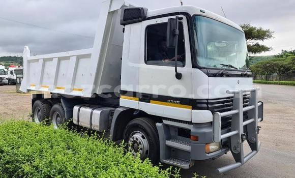 Tenga Tsaru Mercedes‒Benz 3331 Chena Rori in Maputo in Maputo Tenga Tsaru Mercedes‒Benz 3331 Chena Rori in Maputo in Maputo