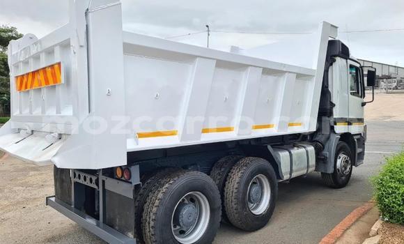 Tenga Tsaru Mercedes‒Benz 3331 Chena Rori in Maputo in Maputo Tenga Tsaru Mercedes‒Benz 3331 Chena Rori in Maputo in Maputo