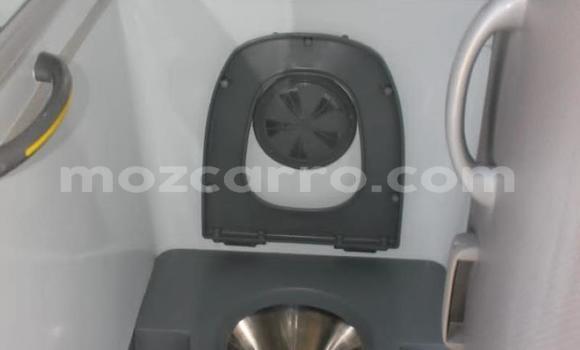 Tenga Tsaru Mercedes‒Benz 1213 Chena Rori in Maputo in Maputo Tenga Tsaru Mercedes‒Benz 1213 Chena Rori in Maputo in Maputo