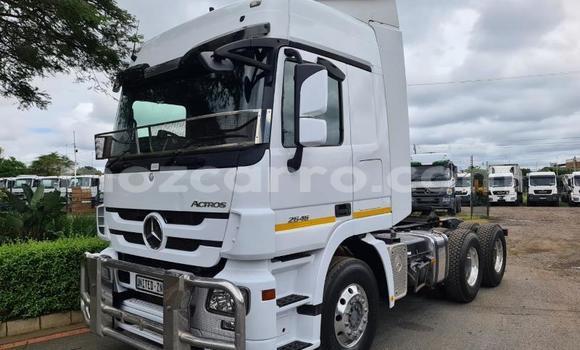 Comprar Usado Mercedes‒Benz 2644 Branco Caminhão em Gilé em Zambezia