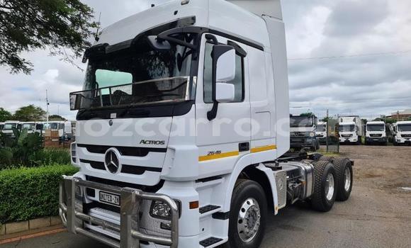 Tenga Tsaru Mercedes‒Benz 2644 Chena Rori in Gilé in Zambezia Tenga Tsaru Mercedes‒Benz 2644 Chena Rori in Gilé in Zambezia