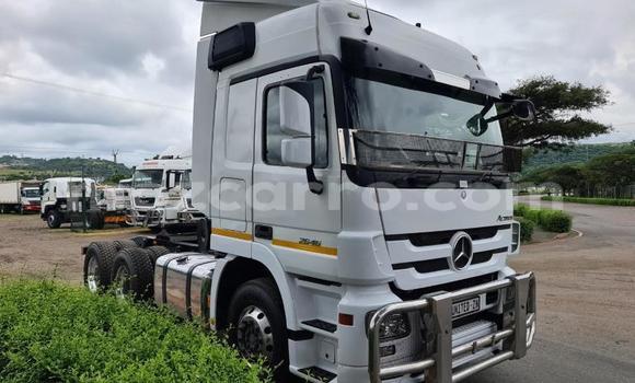 Tenga Tsaru Mercedes‒Benz 2644 Chena Rori in Gilé in Zambezia Tenga Tsaru Mercedes‒Benz 2644 Chena Rori in Gilé in Zambezia