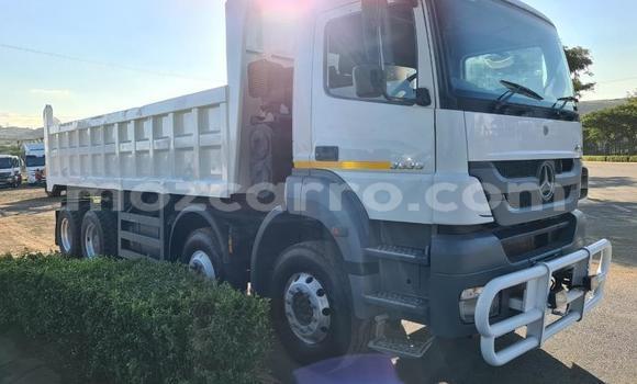 Tenga Tsaru Mercedes‒Benz 3331 Chena Rori in Gilé in Zambezia Tenga Tsaru Mercedes‒Benz 3331 Chena Rori in Gilé in Zambezia