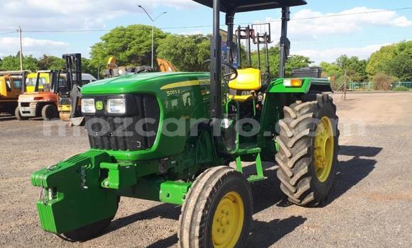 Comprar Usado Komatsu D31S Verde Caminhão em Gilé em Zambezia