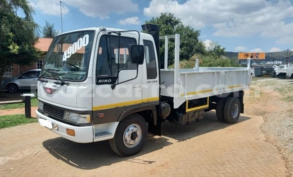 Buy Used Hino Ranger White Truck in Nampula in Nampula Buy Used Hino Ranger White Truck in Nampula in Nampula