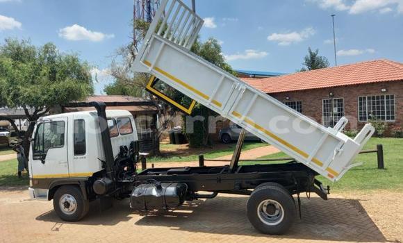 Buy Used Hino Ranger White Truck in Nampula in Nampula Buy Used Hino Ranger White Truck in Nampula in Nampula