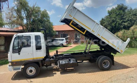 Buy Used Hino Ranger White Truck in Nampula in Nampula Buy Used Hino Ranger White Truck in Nampula in Nampula