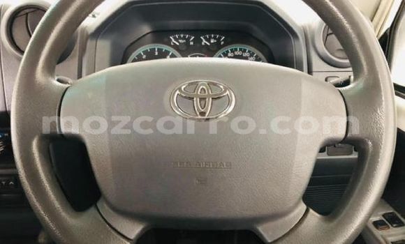 Buy Used Toyota Land Cruiser White Car in Maputo in Maputo Buy Used Toyota Land Cruiser White Car in Maputo in Maputo