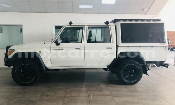 Buy Used Toyota Land Cruiser White Car in Maputo in Maputo Buy Used Toyota Land Cruiser White Car in Maputo in Maputo