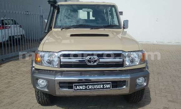Nunua Ilio tumika Toyota Land Cruiser Beige Gari ndani ya Maputo nchini Maputo Nunua Ilio tumika Toyota Land Cruiser Beige Gari ndani ya Maputo nchini Maputo