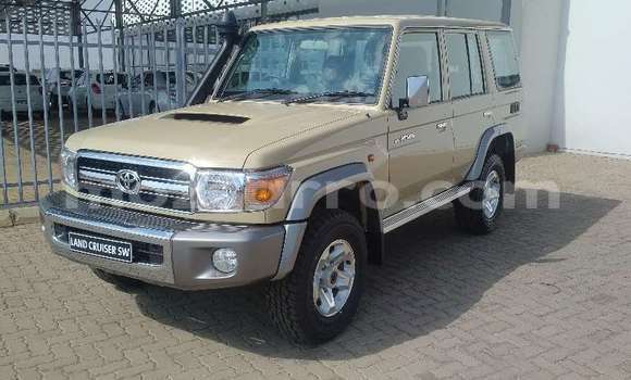 Nunua Ilio tumika Toyota Land Cruiser Beige Gari ndani ya Maputo nchini Maputo Nunua Ilio tumika Toyota Land Cruiser Beige Gari ndani ya Maputo nchini Maputo