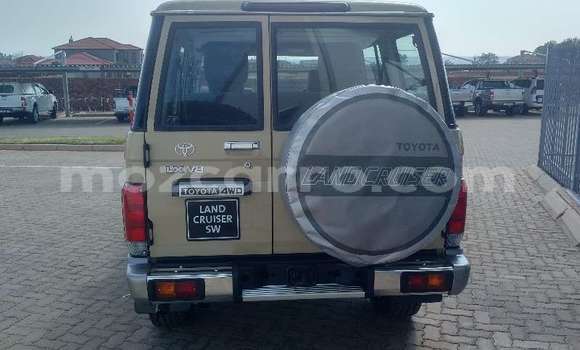 Nunua Ilio tumika Toyota Land Cruiser Beige Gari ndani ya Maputo nchini Maputo Nunua Ilio tumika Toyota Land Cruiser Beige Gari ndani ya Maputo nchini Maputo